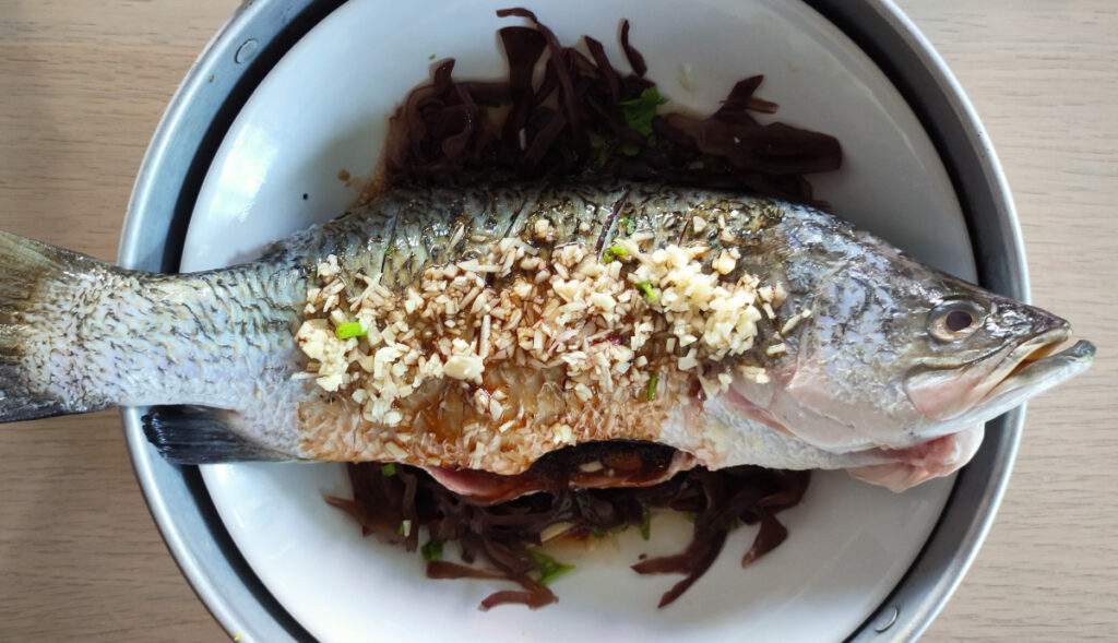 poisson vapeur à la sauce soja et au gingembre