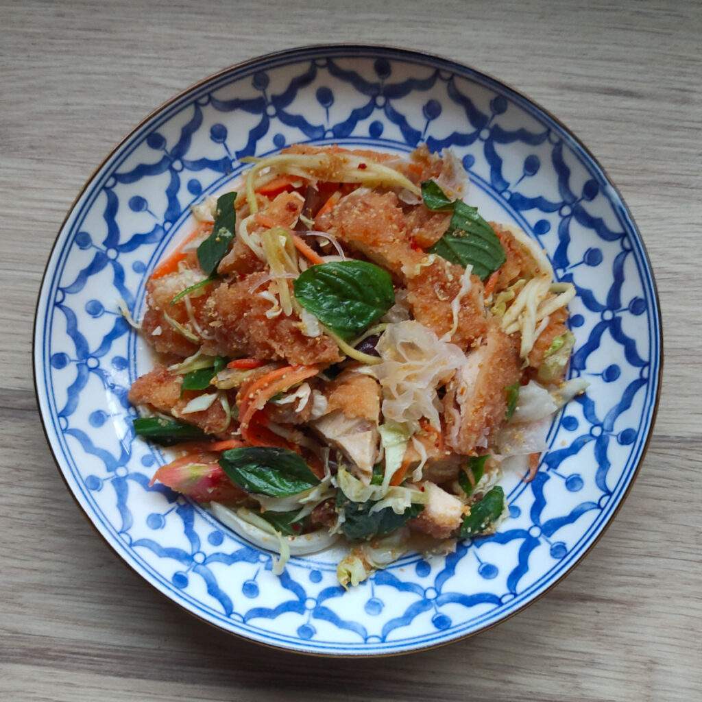 Salade thaïe de poulet croustillant