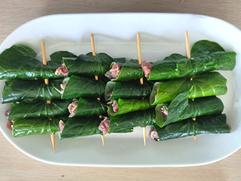 boeuf grillé dans des feuilles de lalot